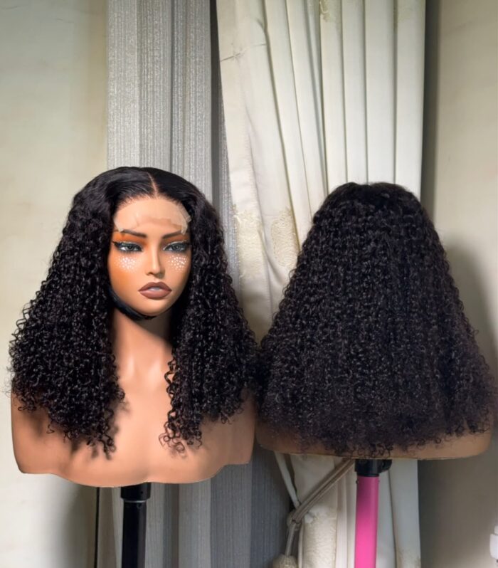 Step into effortless elegance with a crown designed to turn heads. Featuring rich