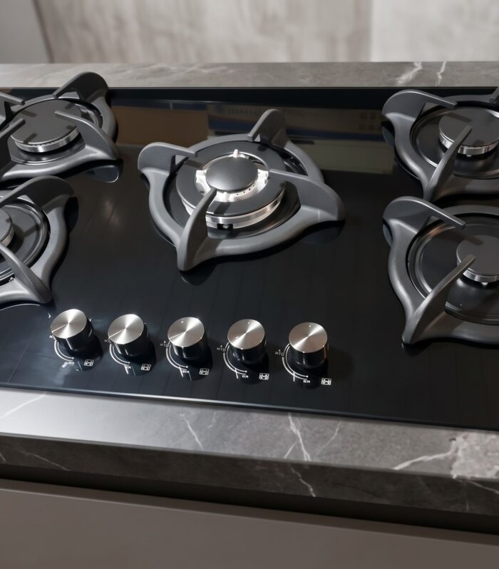 Modern 5-Burner Built-In Black Tempered Glass Gas Cooktop | Heavy-Duty Cast Iron Supports & Ergonomic Knobs